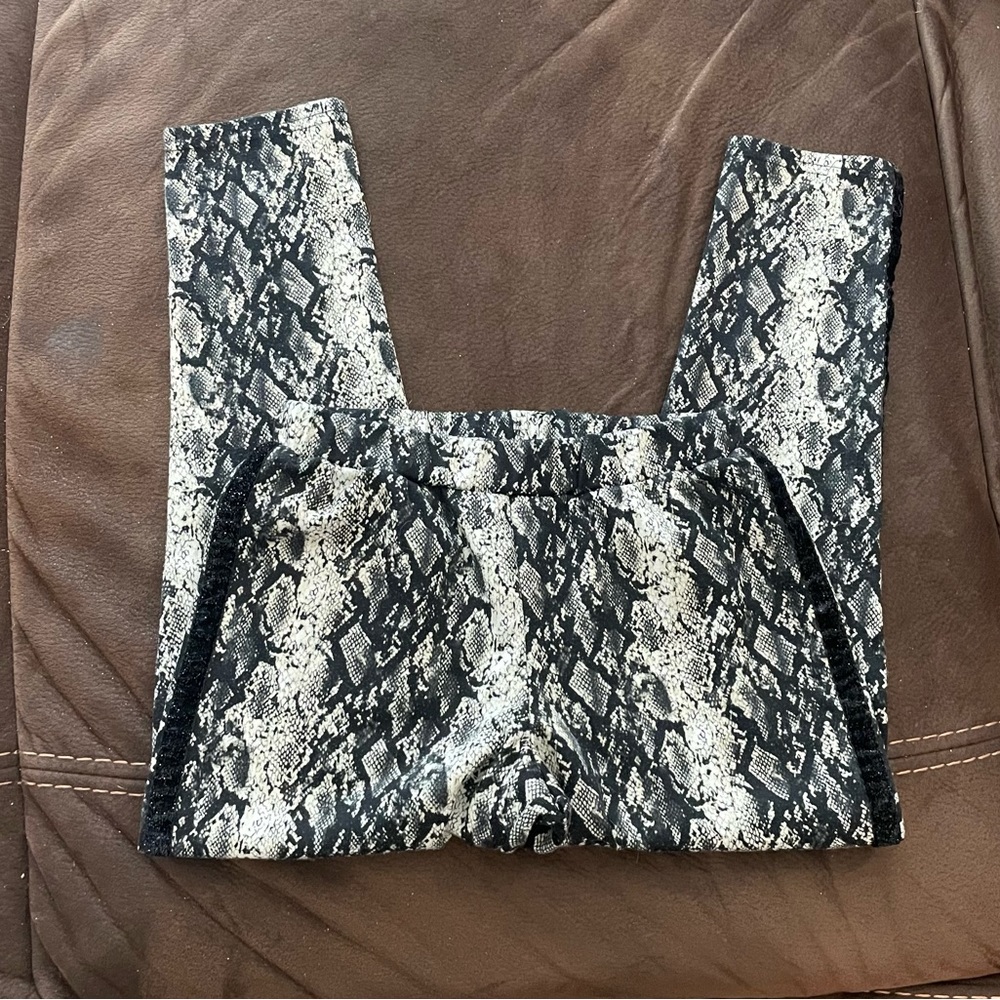 Wonder Nation black & white leggings SZ. 10/12